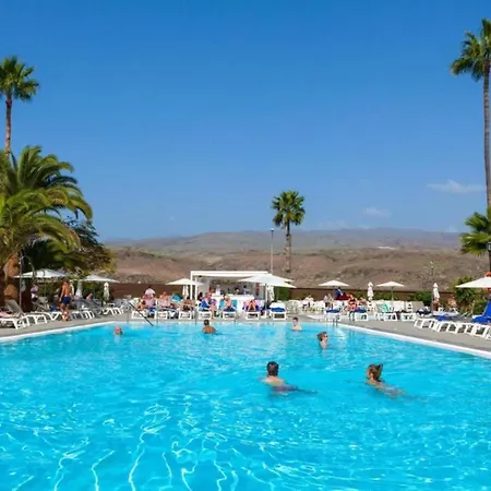 Apartmán Deluxe Pool View/half Board, 400m From