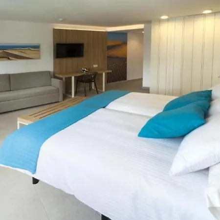 아파트 Deluxe Pool View/half Board, 400m From