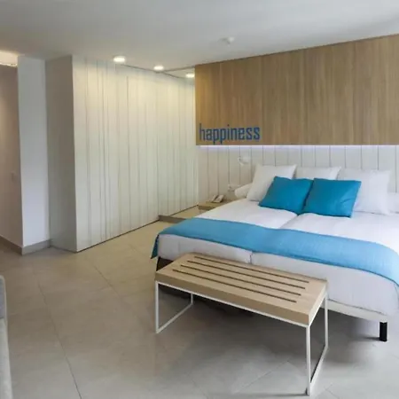Appartamento Deluxe Pool View/half Board, 400m From *